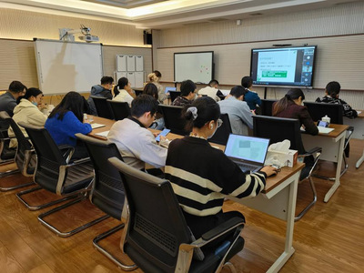 科研能力提升工程系列活動首場講座 教育項目與科研文獻的研究與開發(fā)